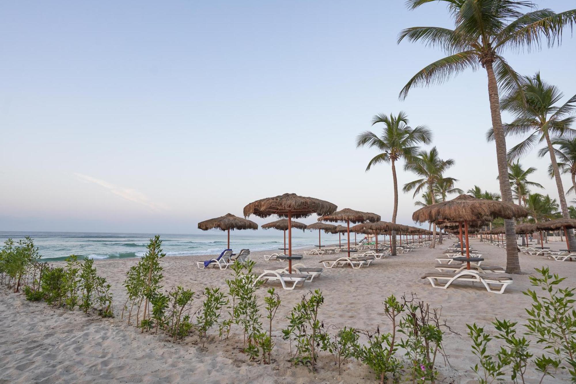 Salalah Rotana Resort Esterno foto Beach in Cabo San Lucas