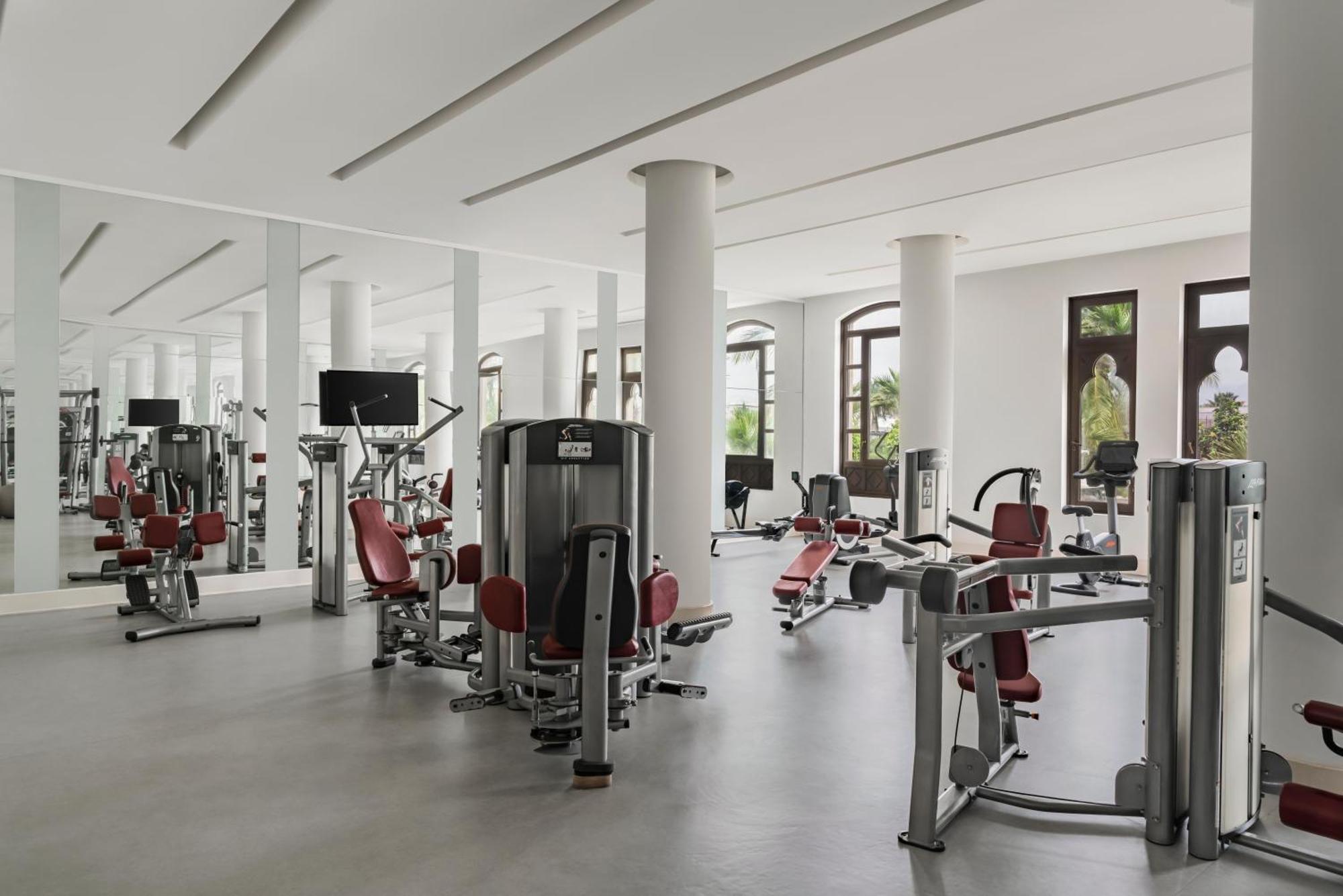 Salalah Rotana Resort Esterno foto The gym at the hotel
