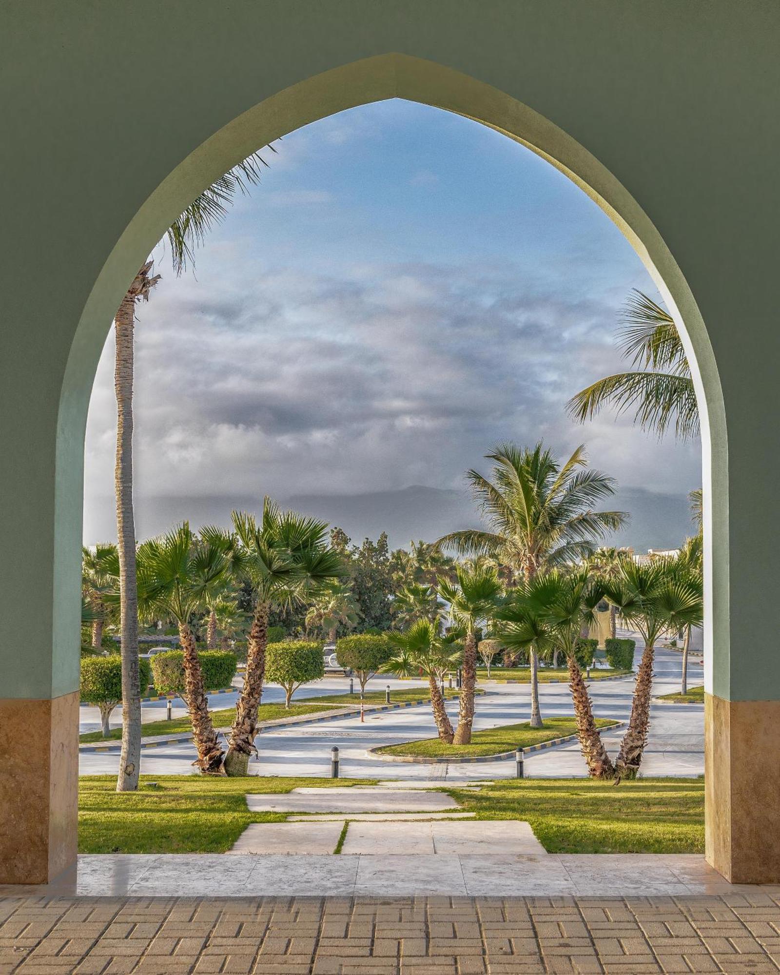Salalah Rotana Resort Esterno foto The Palm Beach Outlets