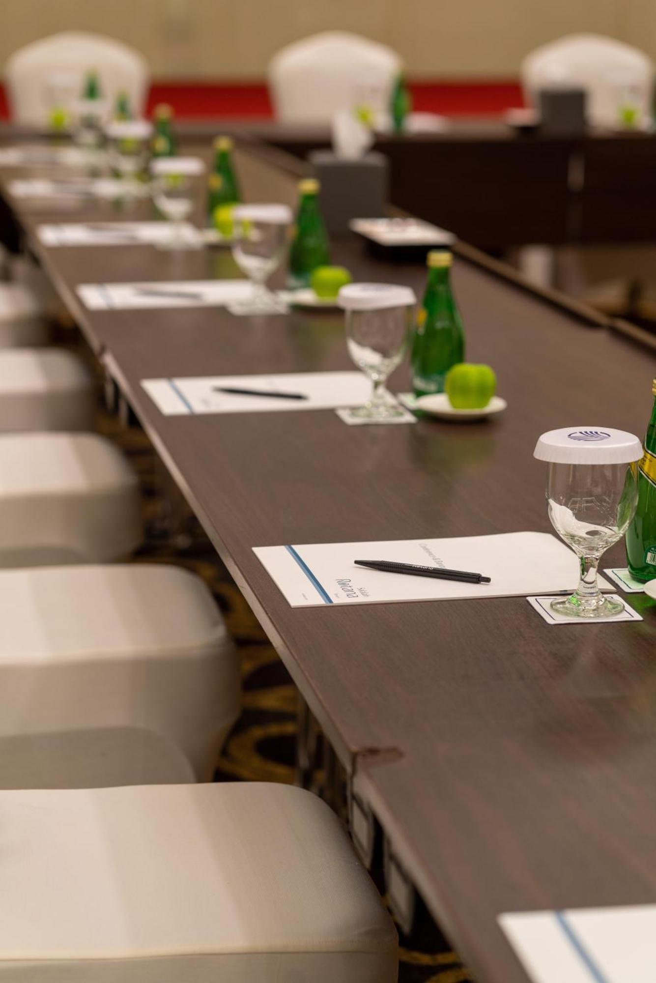 Salalah Rotana Resort Esterno foto Meeting room at the hotel