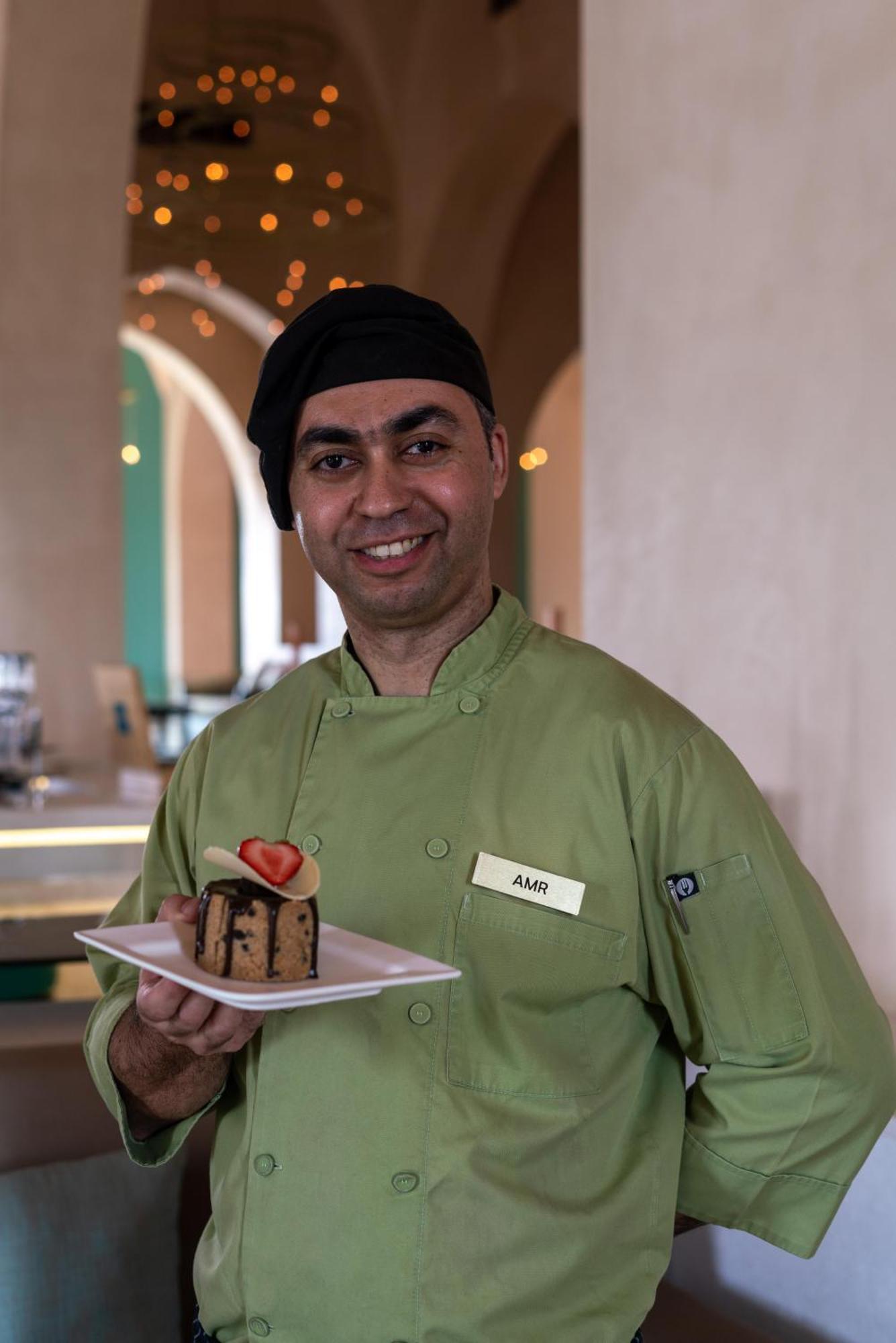 Salalah Rotana Resort Esterno foto A pastry chef