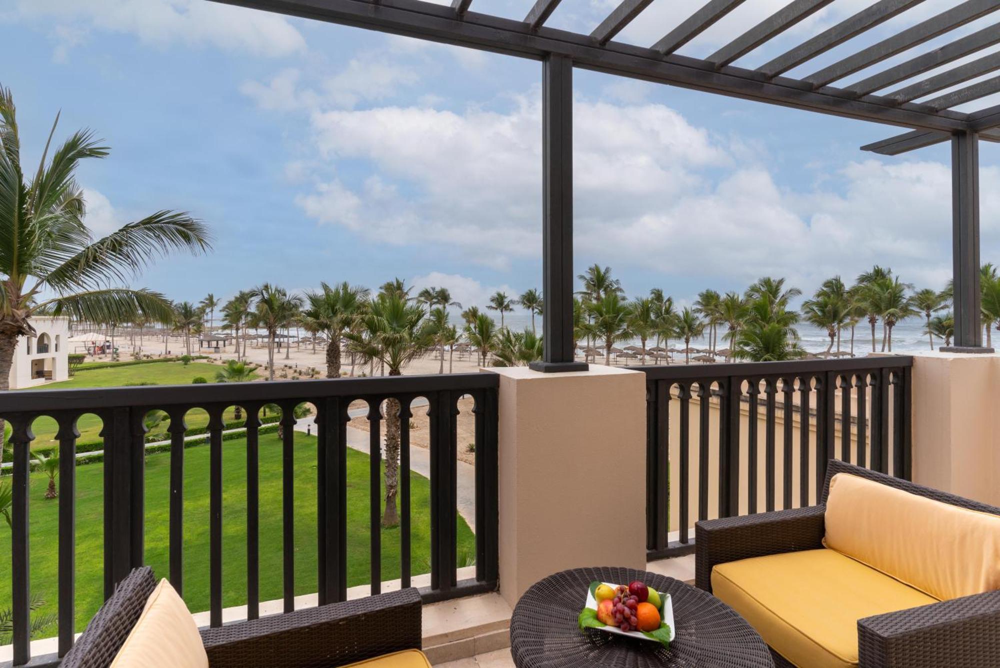 Salalah Rotana Resort Esterno foto A view from the balcony of a suite at the Jumeirah Beach Hotel